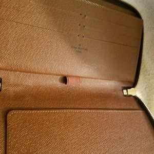 LV Wallet
